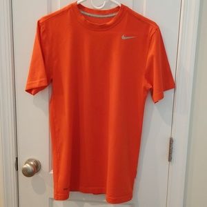 NWOT MENS NIKE DRI FIT TEE